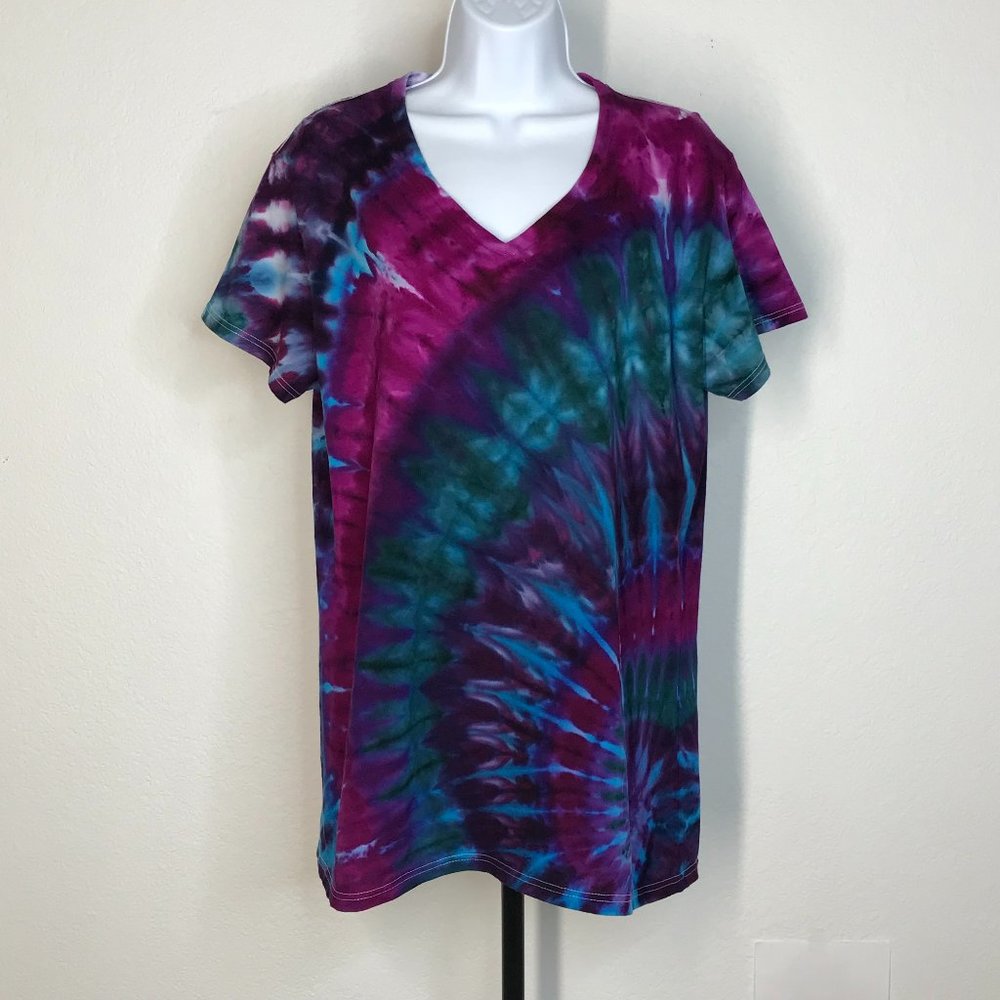 Women's Tie-Dye S/S V-Neck T-Shirt | X-Large - Picture 2 of 8